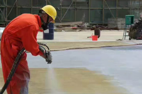 南充彩色路面喷涂是一种为路面